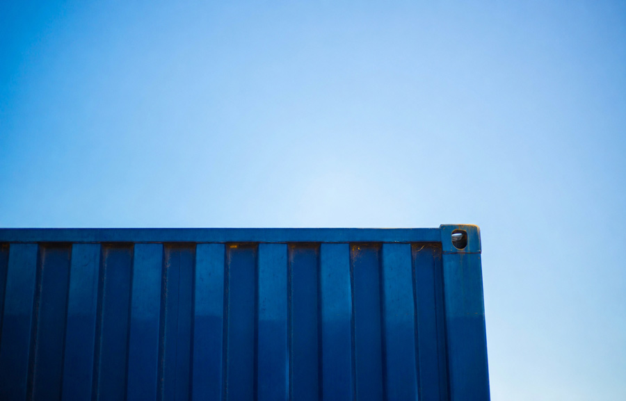 Close em beirada de container.