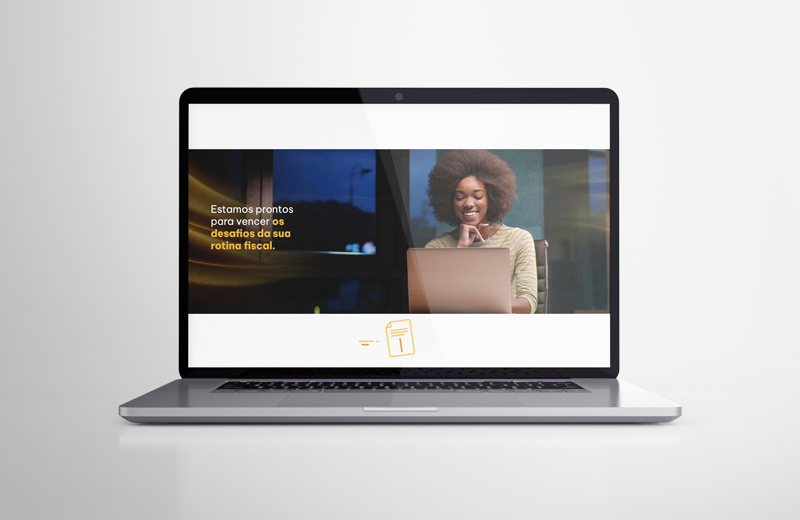 Mockup com imagem do site Midas Solution