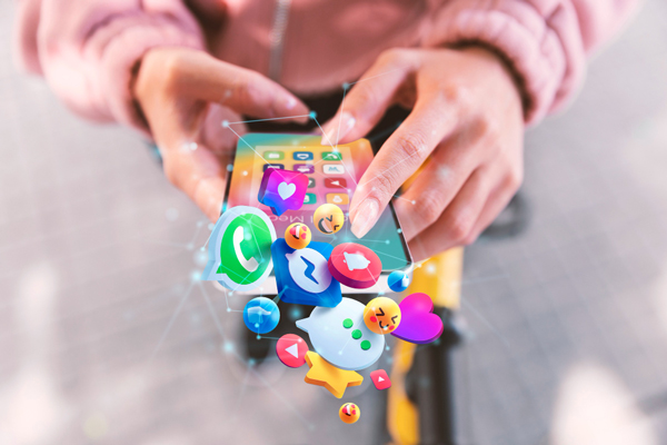 Ícones pulando da tela de um celular