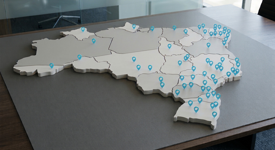 Mapa do Brasil com vários pins, representando as unidades da franqueadora.
